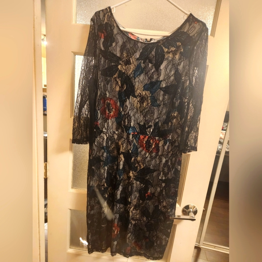 Sangria brand , size 2 x , lace dress with floral